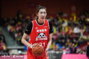 开云体育登陆入口-四川女篮丢冠！杨毅：女篮有奥詹眉 往那儿一站按说对面就躺下了