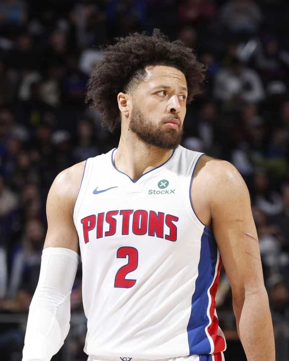 开云体育在线-巩固东部第一!布克伤停活塞16分逆转太阳 狄龙6犯阿伦33分