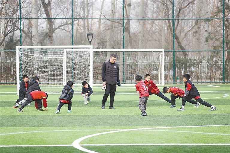 开云体育网页-“奔跑吧·少年”足球比赛火热开赛