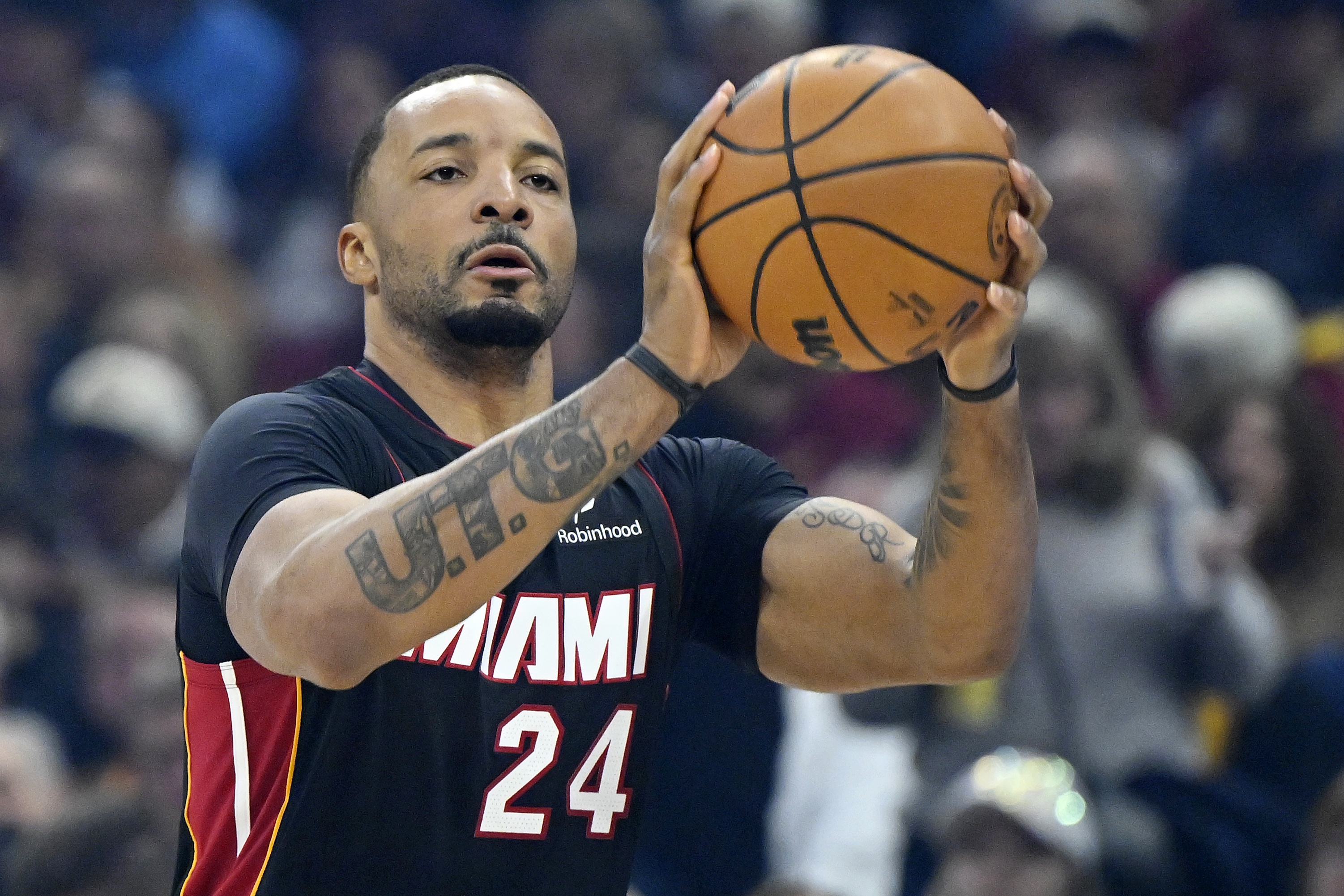 热火迎战76人 鲍威尔缺阵 维金斯&amp;哈克斯&amp;希罗出战